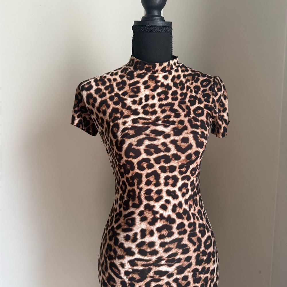 Chic Leopard Print Midi Dress